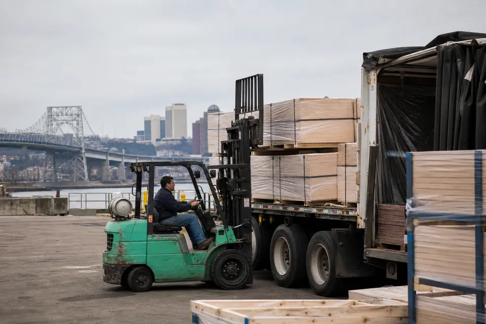Bridgeport-Stamford forklift dealers and material handling equipment