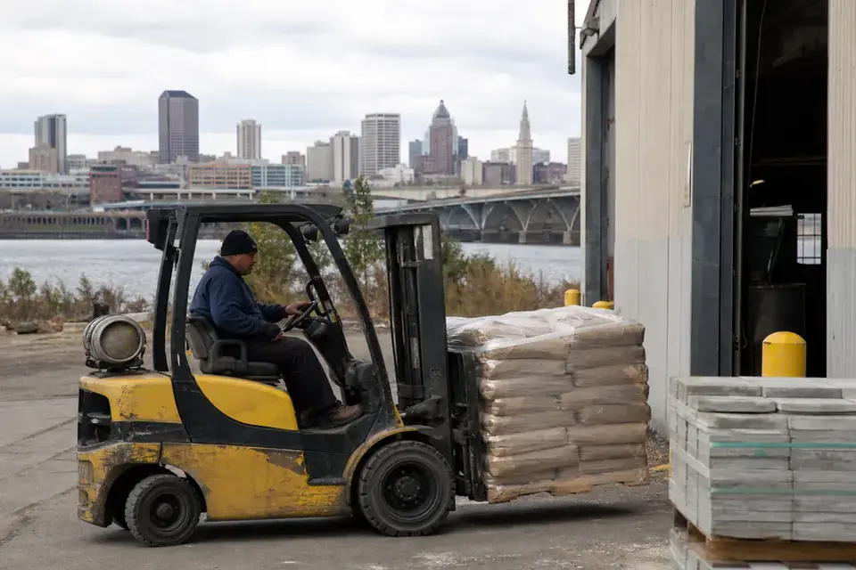 Hartford forklift dealers and material handling equipment