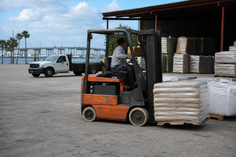 Cape Coral-Fort Myers forklift dealers and material handling equipment