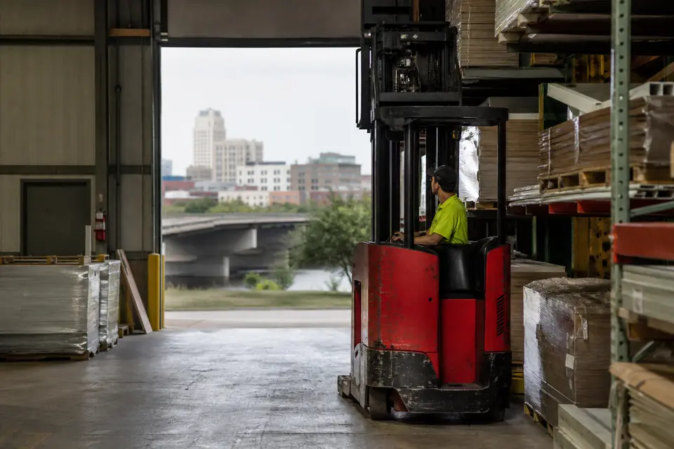 Cedar Rapids forklift dealers and material handling equipment