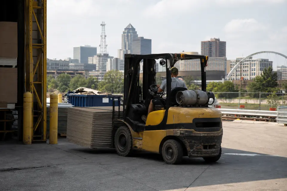 Des Moines forklift dealers and material handling equipment