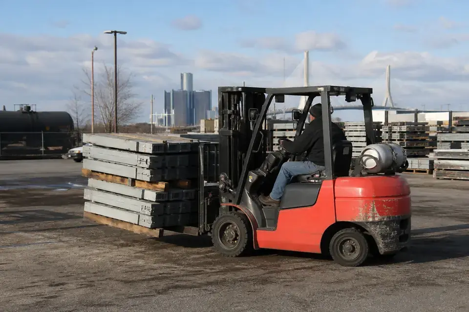 Detroit forklift dealers and material handling equipment