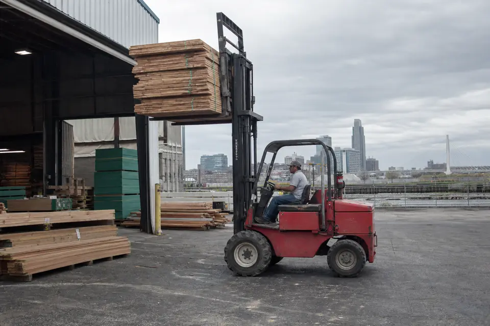 Omaha forklift dealers and material handling equipment