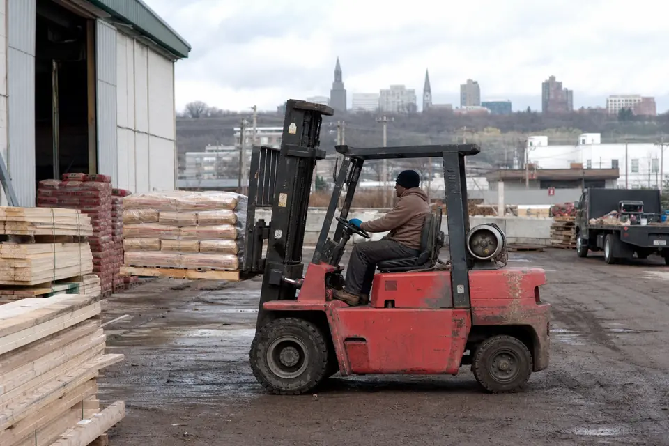 Syracuse forklift dealers and material handling equipment