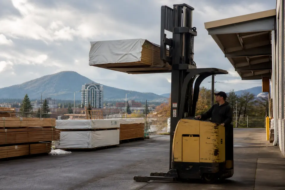 Eugene forklift dealers and material handling equipment