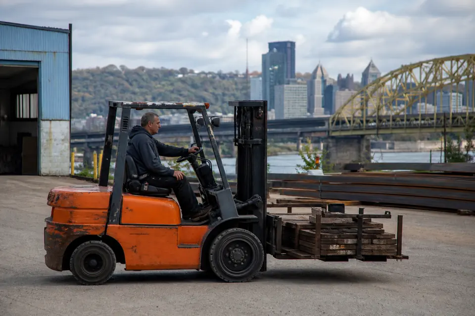 Pittsburgh forklift dealers and material handling equipment