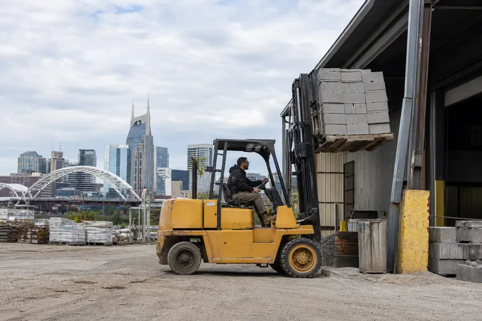 Nashville forklift dealers and material handling equipment