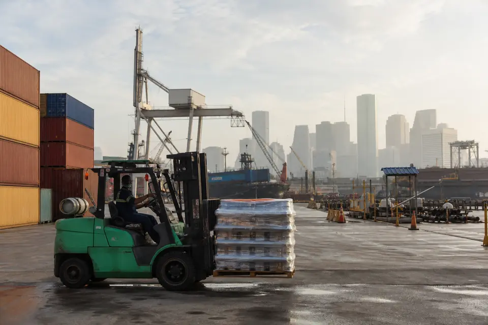 Houston forklift dealers and material handling equipment